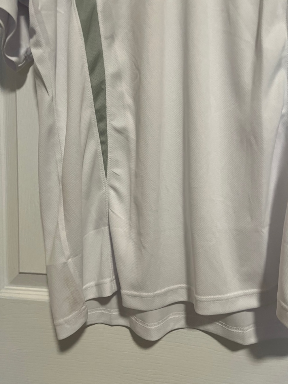 Nike White Short-Sleeve Athletic V-Neck Shirt with Gray Panels. Size XXXXL - Picture 7 of 8